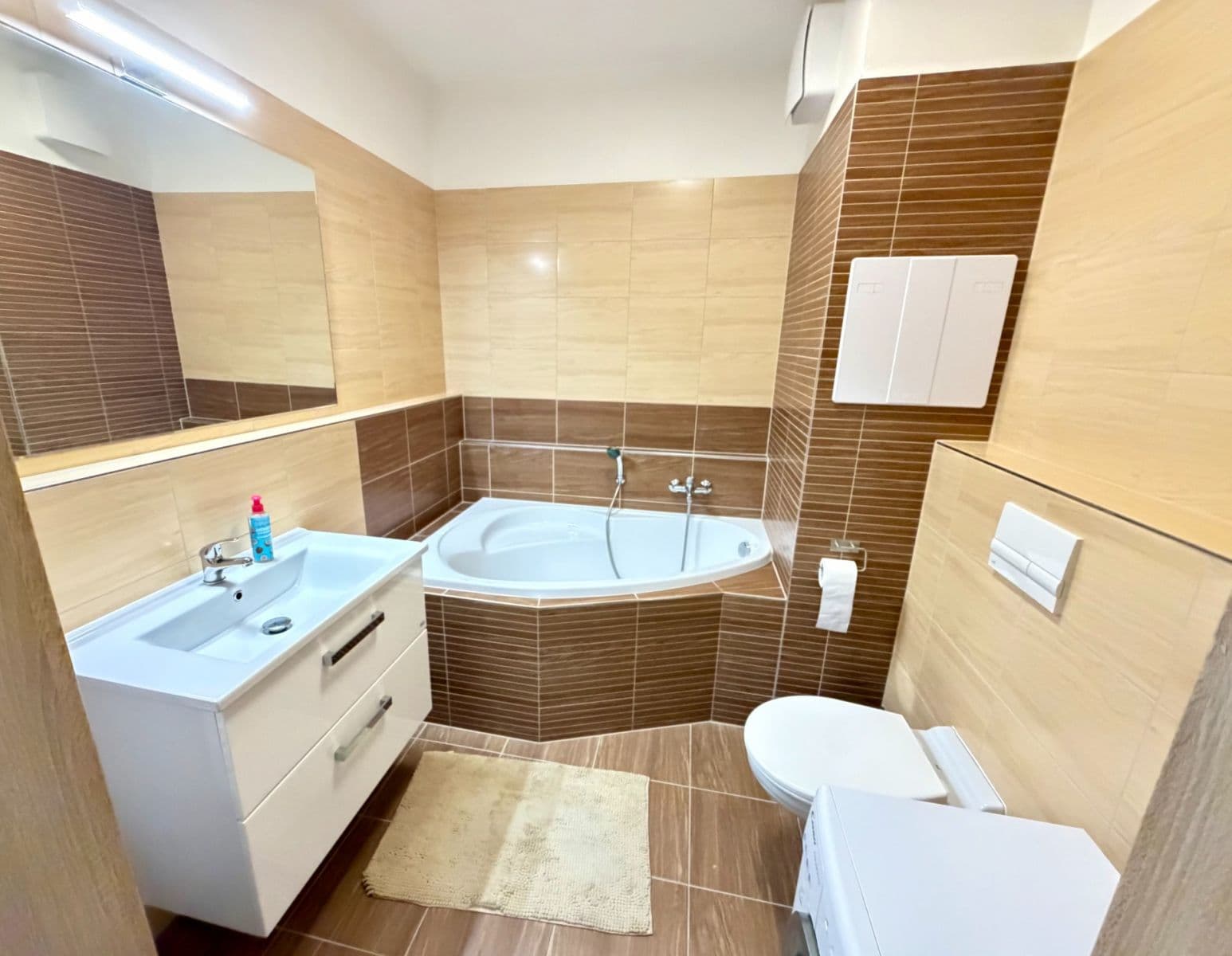 Pronájem bytu 2+kk 43 m², Poděbradova, Plzeň, Plzeňský kraj Pronájem bytu 2+kk 43 m², Poděbradova, Plzeň, Plzeňský kraj