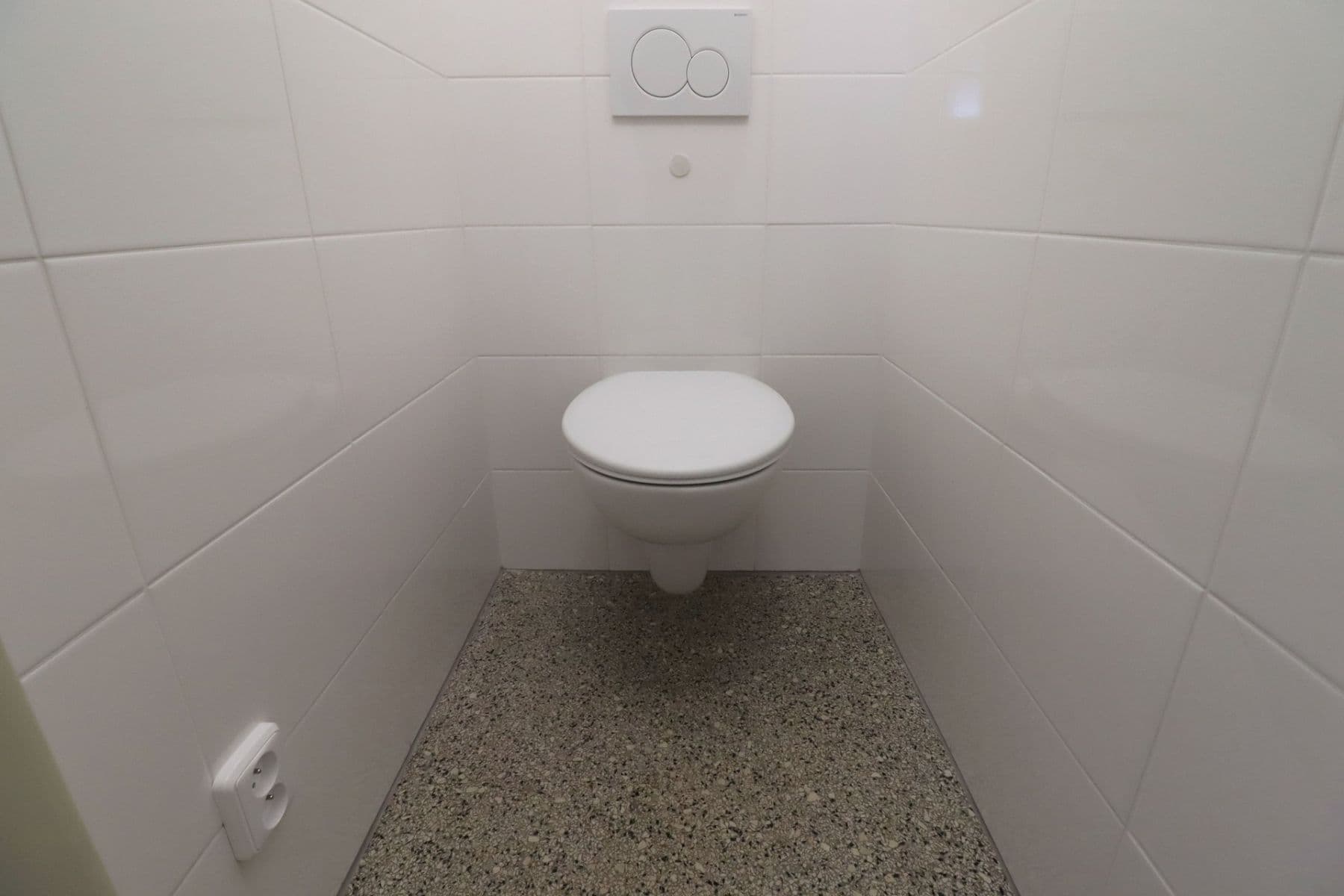 Pronájem bytu 2+1 56 m², Vladivostocká, Praha, Praha Pronájem bytu 2+1 56 m², Vladivostocká, Praha, Praha