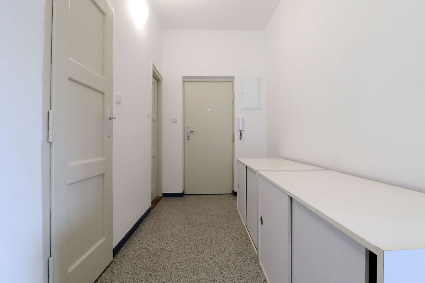 Pronájem bytu 2+1 56 m², Vladivostocká, Praha, Praha Pronájem bytu 2+1 56 m², Vladivostocká, Praha, Praha