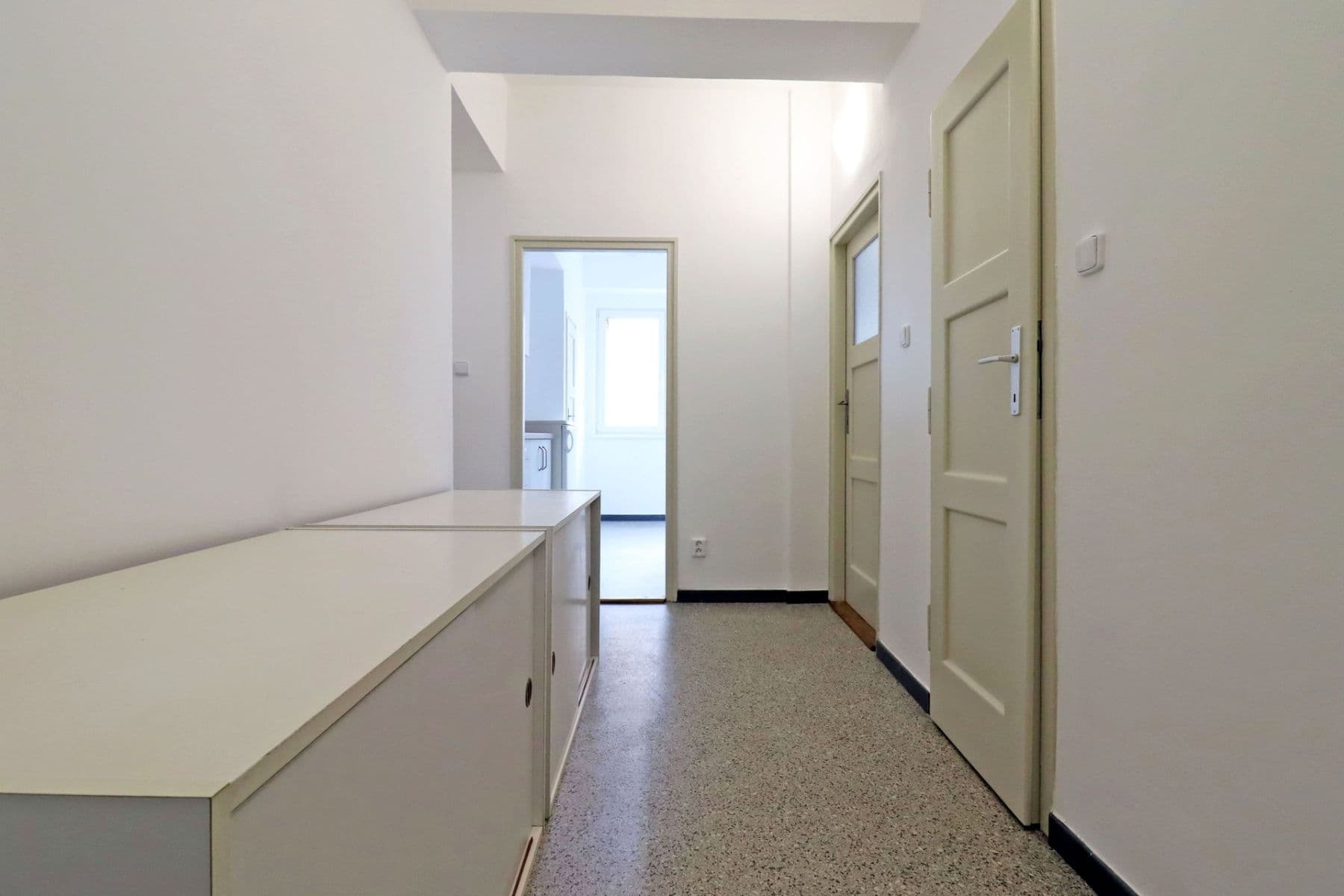 Pronájem bytu 2+1 56 m², Vladivostocká, Praha, Praha Pronájem bytu 2+1 56 m², Vladivostocká, Praha, Praha