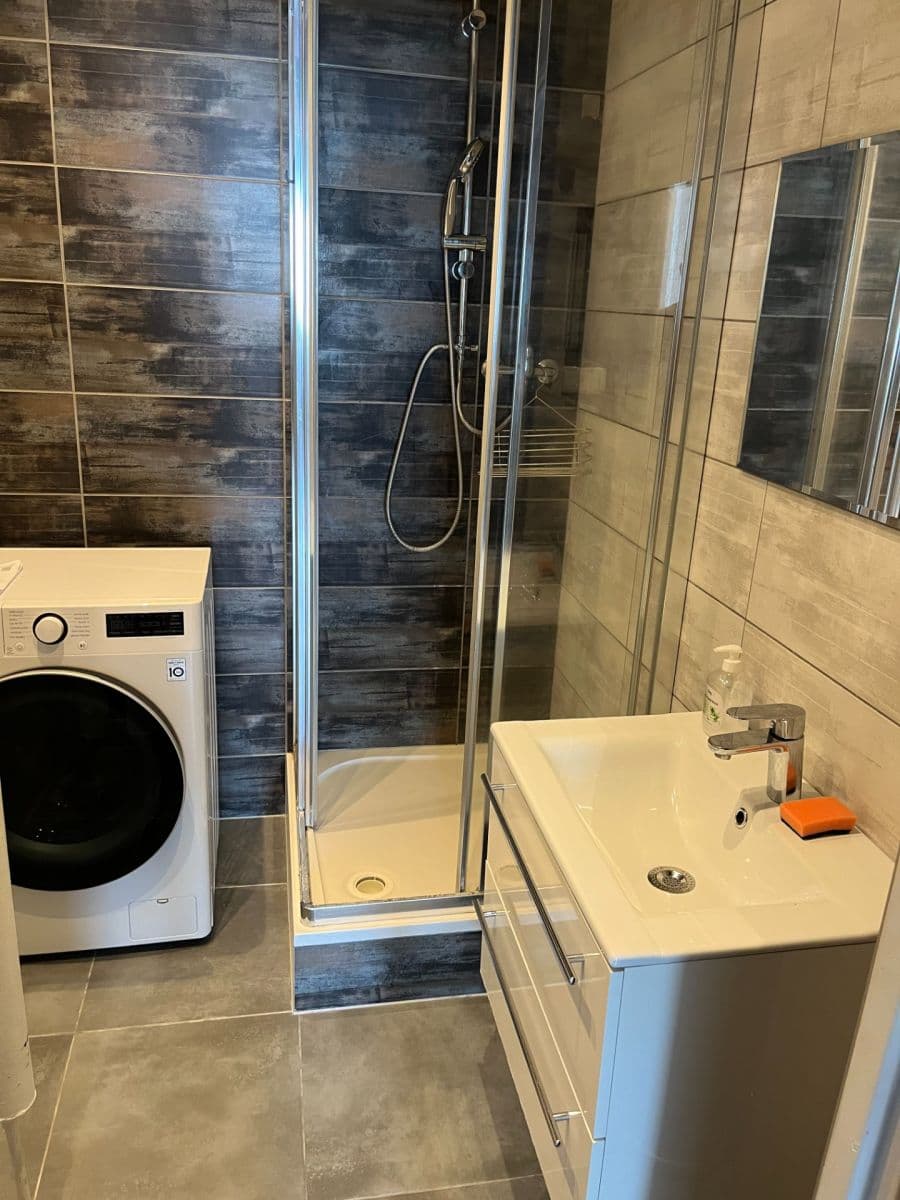 Pronájem bytu 2+1 62 m², Dukelská, Zlín, Zlínský kraj Pronájem bytu 2+1 62 m², Dukelská, Zlín, Zlínský kraj
