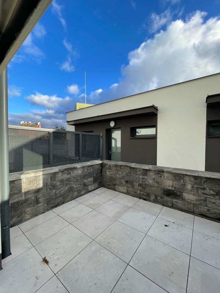 Pronájem bytu 1+kk 44 m², Gočárova třída, Hradec Králové, Královéhradecký kraj Pronájem bytu 1+kk 44 m², Gočárova třída, Hradec Králové, Královéhradecký kraj