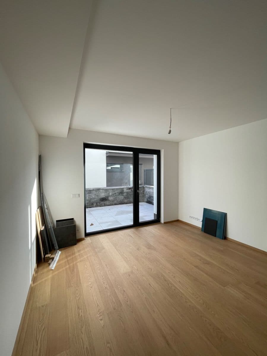 Pronájem bytu 1+kk 44 m², Gočárova třída, Hradec Králové, Královéhradecký kraj Pronájem bytu 1+kk 44 m², Gočárova třída, Hradec Králové, Královéhradecký kraj