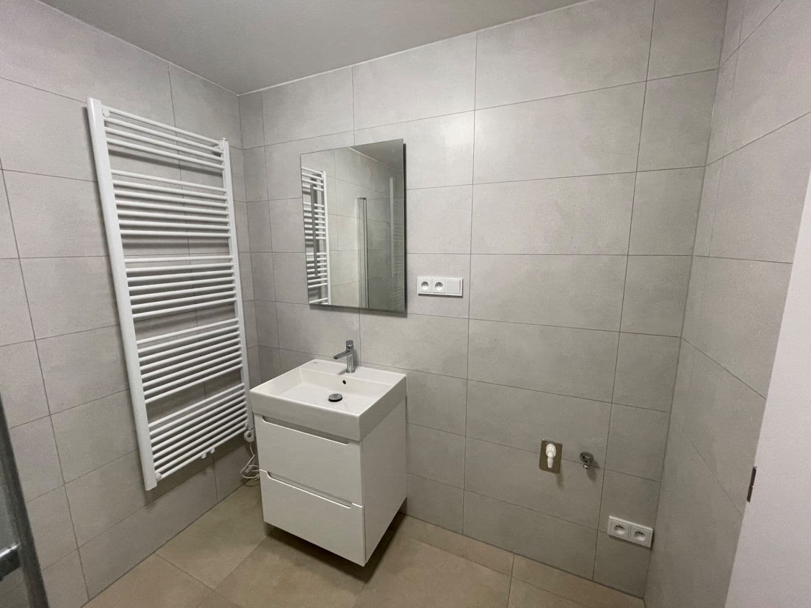 Pronájem bytu 1+kk 44 m², Gočárova třída, Hradec Králové, Královéhradecký kraj Pronájem bytu 1+kk 44 m², Gočárova třída, Hradec Králové, Královéhradecký kraj