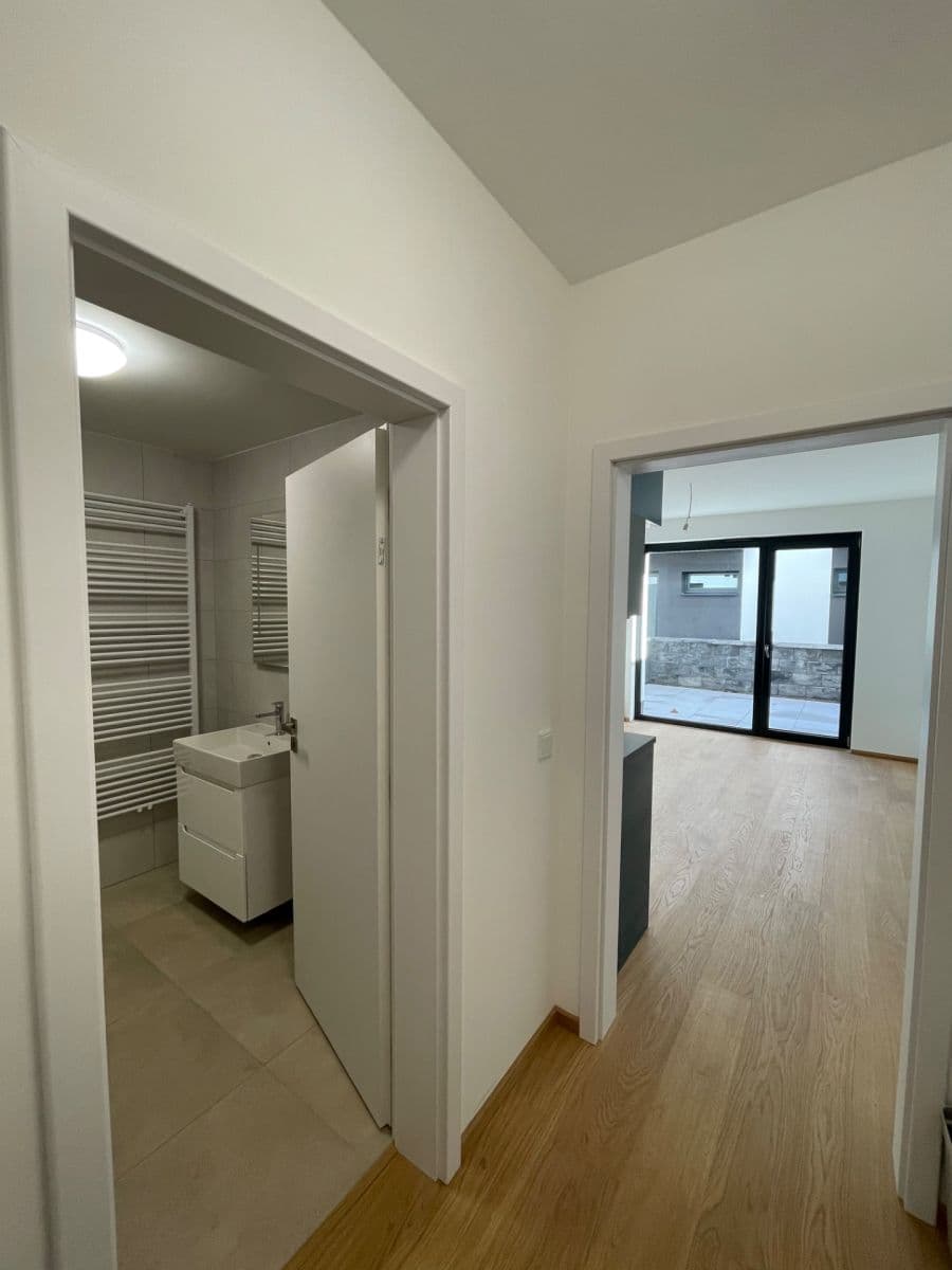 Pronájem bytu 1+kk 44 m², Gočárova třída, Hradec Králové, Královéhradecký kraj Pronájem bytu 1+kk 44 m², Gočárova třída, Hradec Králové, Královéhradecký kraj