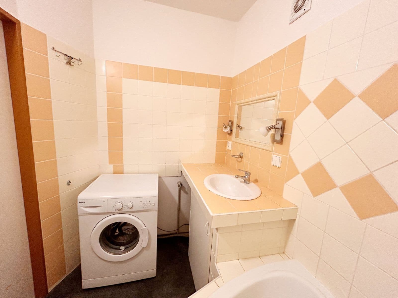 Pronájem bytu 2+1 69 m², Zd. Štěpánka, Rakovník, Středočeský kraj Pronájem bytu 2+1 69 m², Zd. Štěpánka, Rakovník, Středočeský kraj