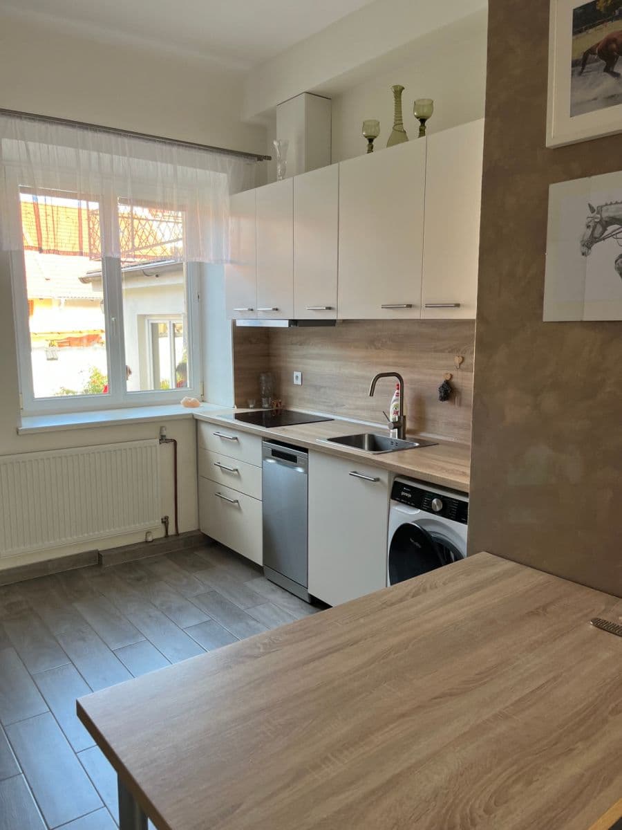 Pronájem bytu 2+1 70 m², Roháčova, Tábor, Jihočeský kraj Pronájem bytu 2+1 70 m², Roháčova, Tábor, Jihočeský kraj