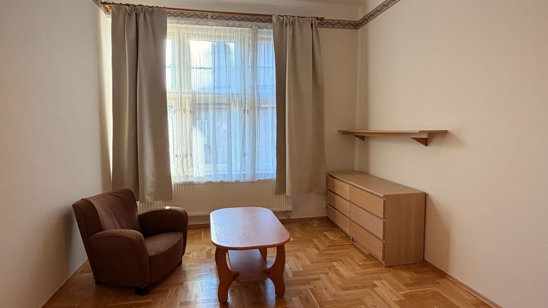 Pronájem bytu 1+1 50 m², Haškova, Praha, Praha Pronájem bytu 1+1 50 m², Haškova, Praha, Praha