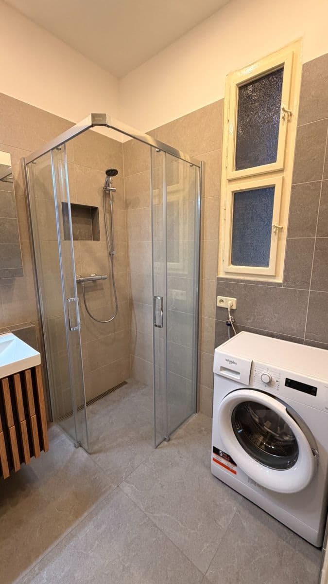 Pronájem bytu 1+1 50 m², Haškova, Praha, Praha Pronájem bytu 1+1 50 m², Haškova, Praha, Praha