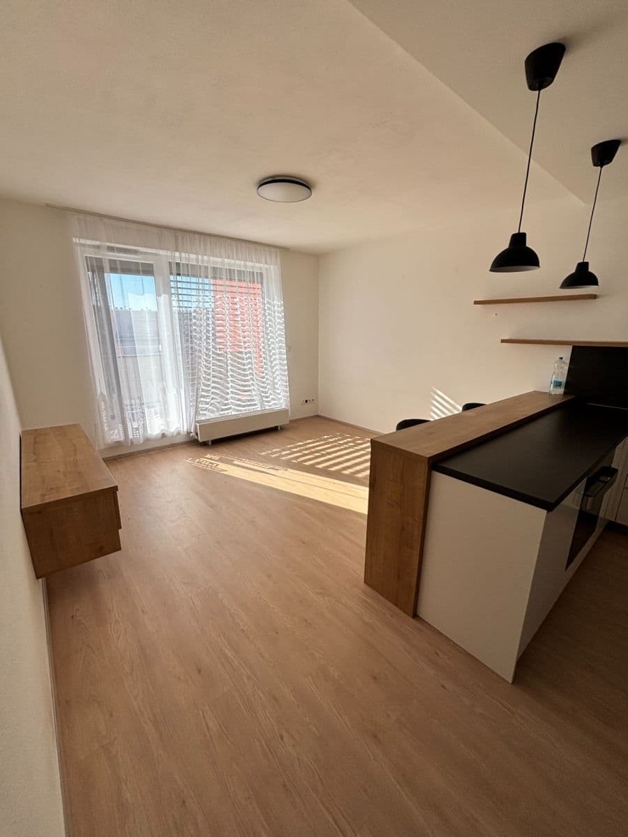 Pronájem bytu 2+kk 48 m², Pšeničná, Hostivice, Středočeský kraj Pronájem bytu 2+kk 48 m², Pšeničná, Hostivice, Středočeský kraj
