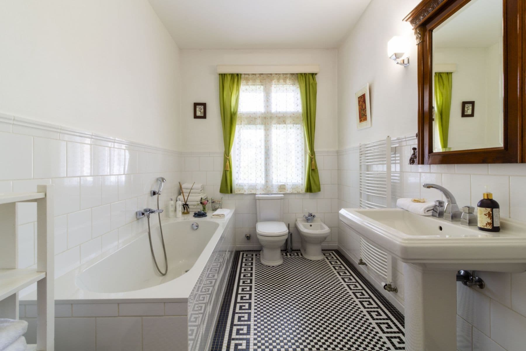 Pronájem bytu 3+1 123 m², Šůrova, Praha, Praha Pronájem bytu 3+1 123 m², Šůrova, Praha, Praha