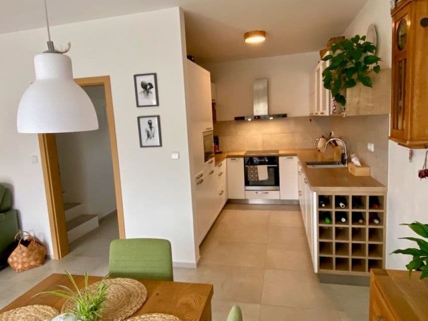 Pronájem domu 108 m², pozemek 79 m², Na Kopci, Mukařov, Středočeský kraj Pronájem domu 108 m², pozemek 79 m², Na Kopci, Mukařov, Středočeský kraj