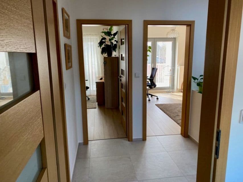 Pronájem domu 108 m², pozemek 79 m², Na Kopci, Mukařov, Středočeský kraj Pronájem domu 108 m², pozemek 79 m², Na Kopci, Mukařov, Středočeský kraj