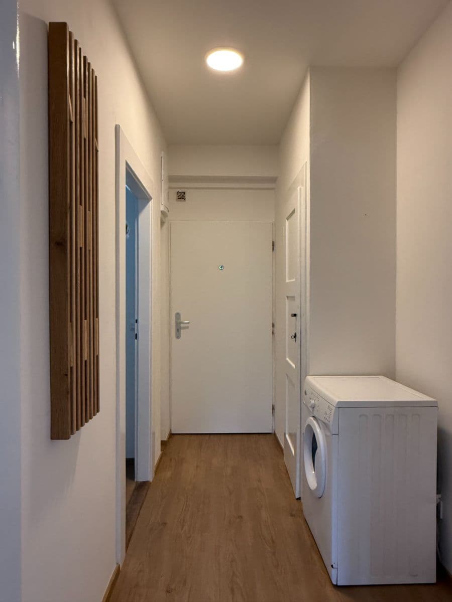 Pronájem bytu 1+1 45 m², Osadní, Praha, Praha Pronájem bytu 1+1 45 m², Osadní, Praha, Praha