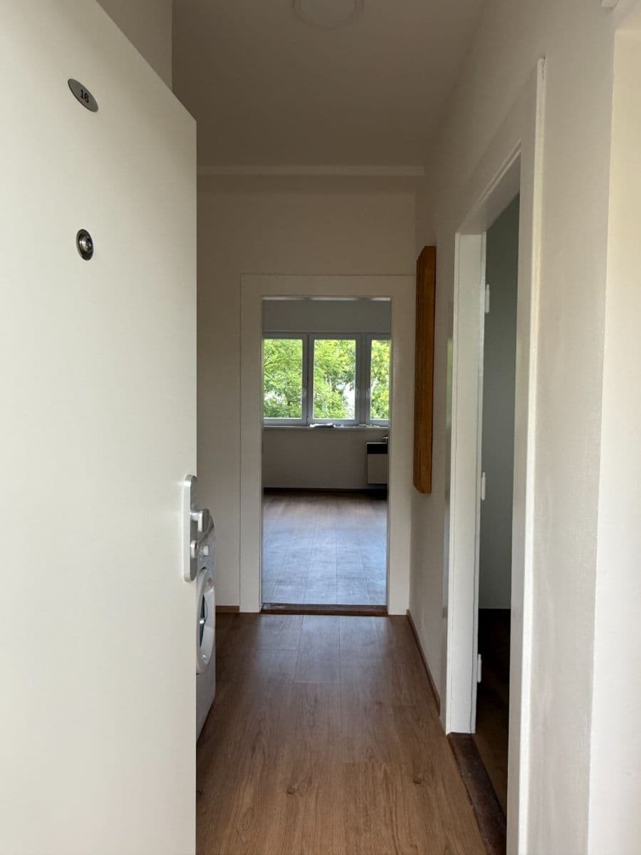 Pronájem bytu 1+1 45 m², Osadní, Praha, Praha Pronájem bytu 1+1 45 m², Osadní, Praha, Praha