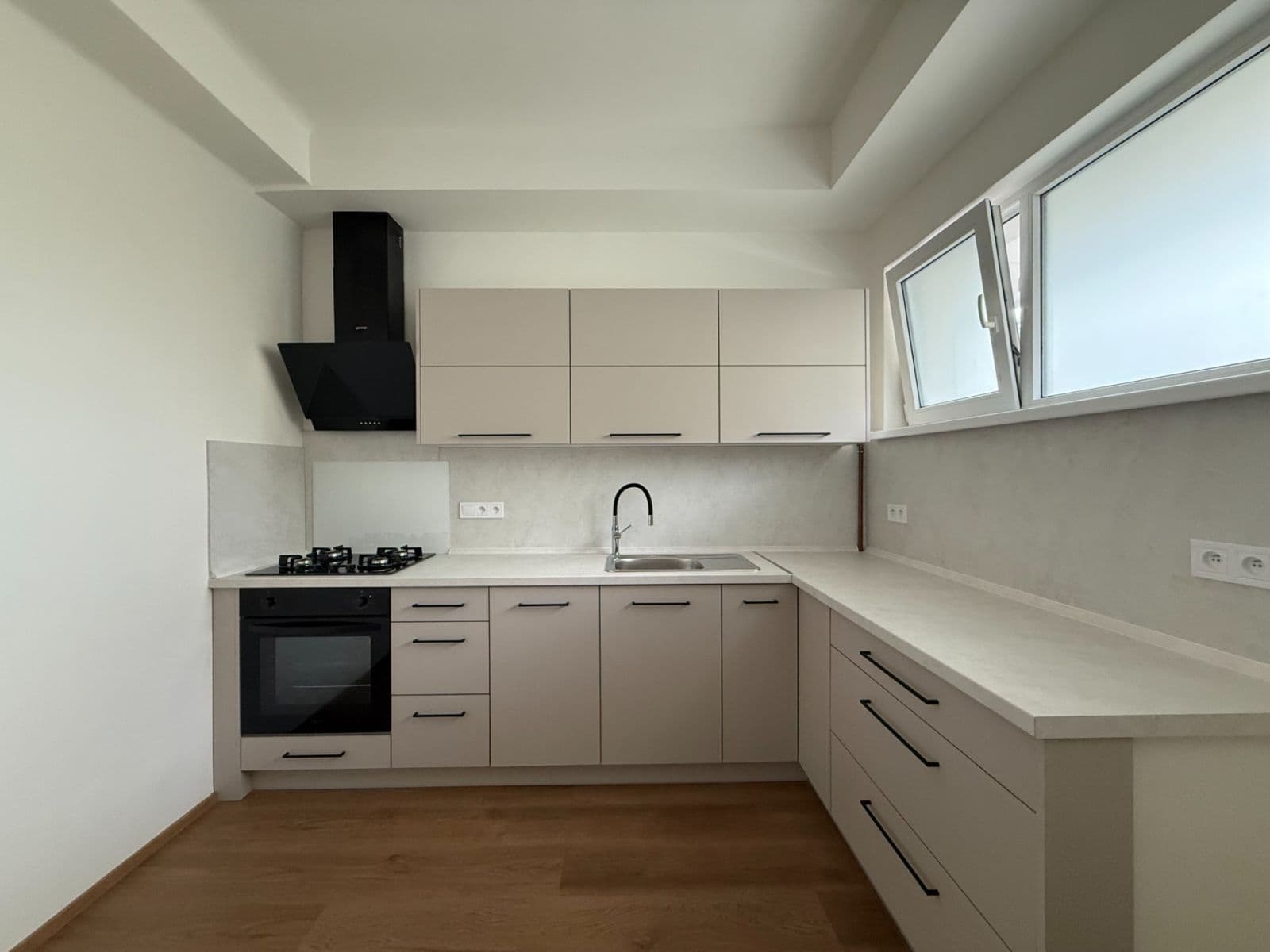 Pronájem bytu 1+1 45 m², Osadní, Praha, Praha Pronájem bytu 1+1 45 m², Osadní, Praha, Praha