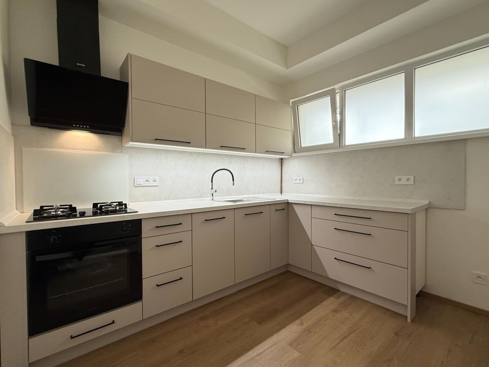 Pronájem bytu 1+1 45 m², Osadní, Praha, Praha Pronájem bytu 1+1 45 m², Osadní, Praha, Praha