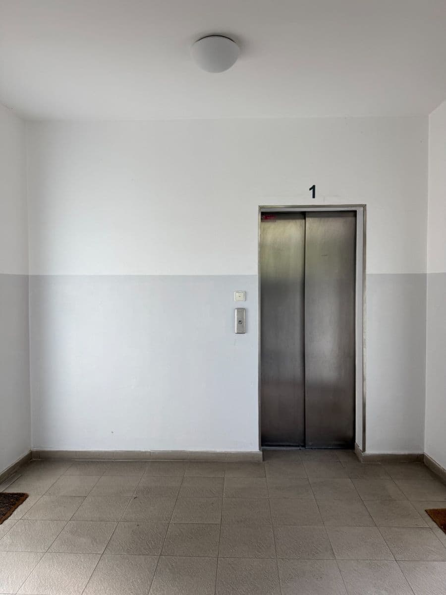 Pronájem bytu 1+1 45 m², Osadní, Praha, Praha Pronájem bytu 1+1 45 m², Osadní, Praha, Praha