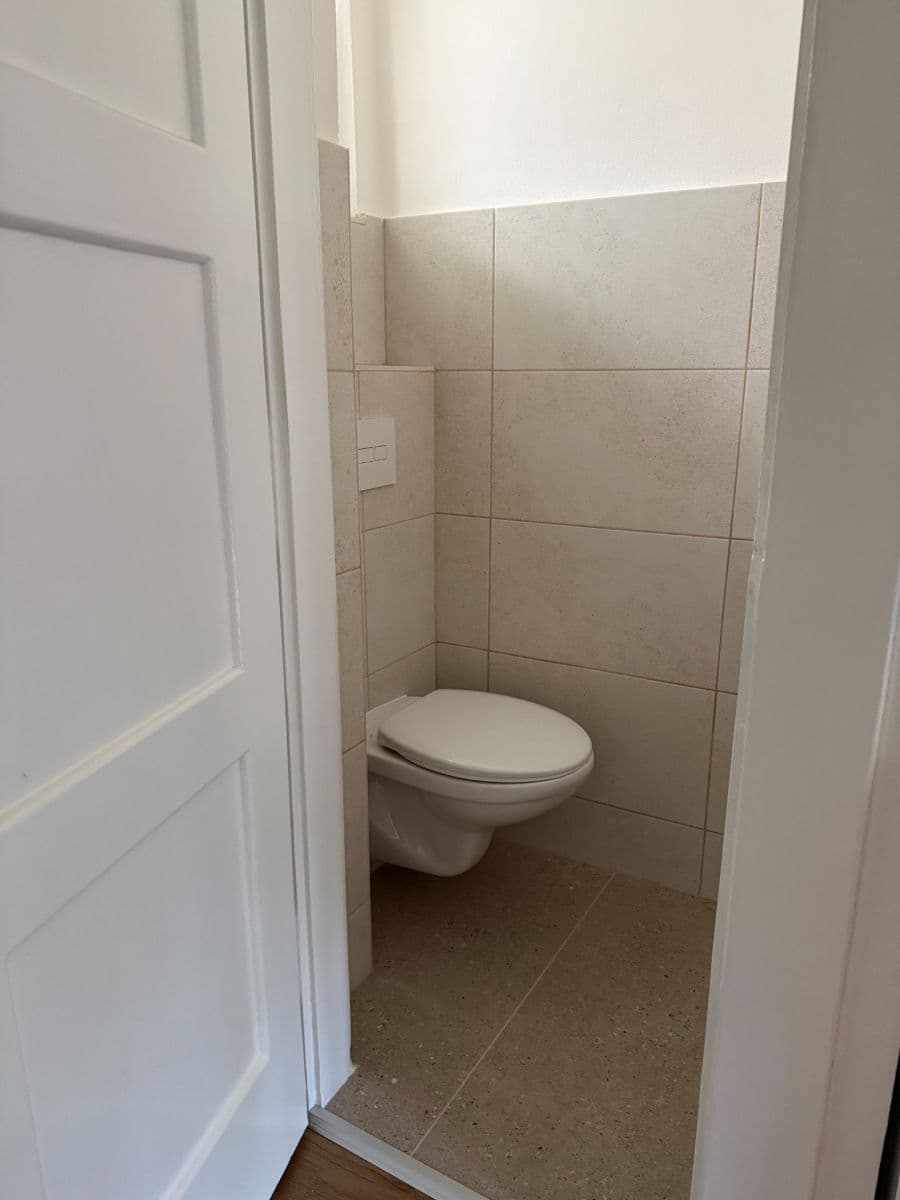 Pronájem bytu 1+1 45 m², Osadní, Praha, Praha Pronájem bytu 1+1 45 m², Osadní, Praha, Praha