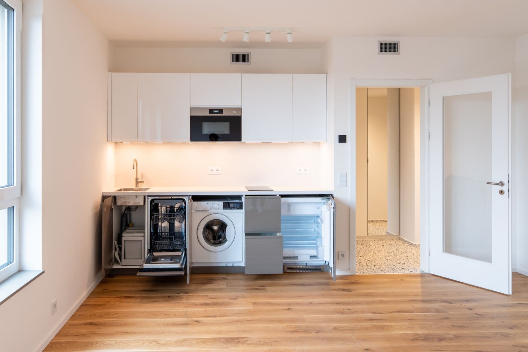 Pronájem bytu 1+kk 37 m², U Komína, Praha, Praha Pronájem bytu 1+kk 37 m², U Komína, Praha, Praha