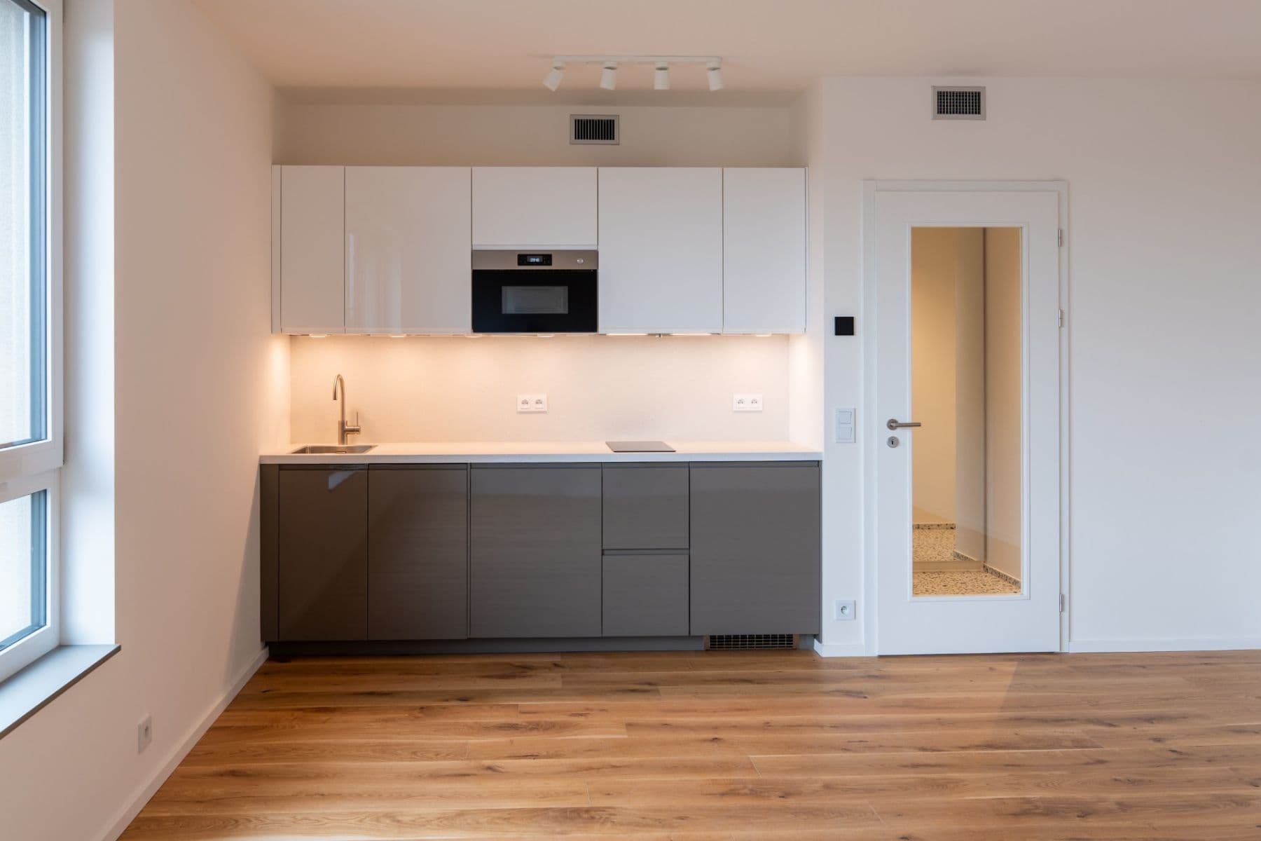 Pronájem bytu 1+kk 37 m², U Komína, Praha, Praha Pronájem bytu 1+kk 37 m², U Komína, Praha, Praha