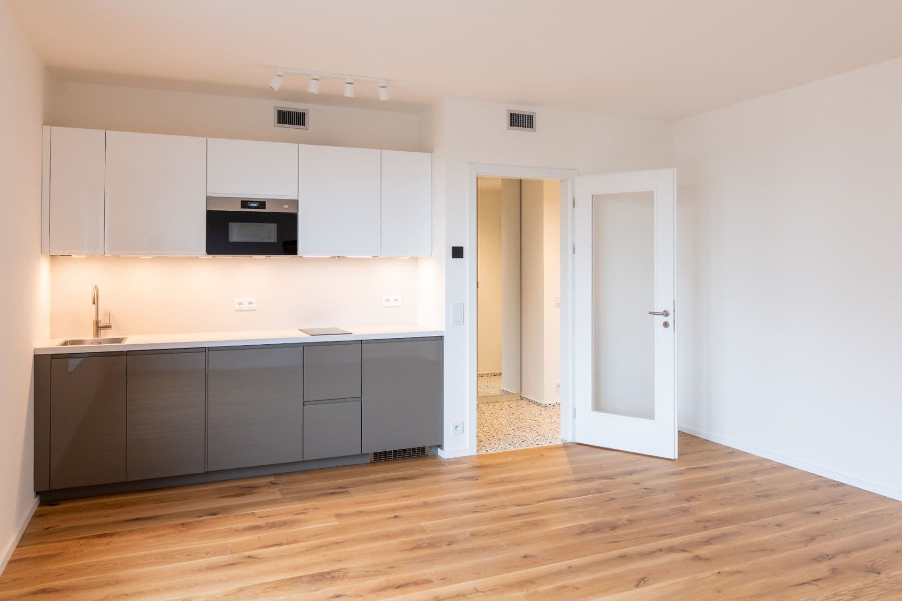 Pronájem bytu 1+kk 37 m², U Komína, Praha, Praha Pronájem bytu 1+kk 37 m², U Komína, Praha, Praha