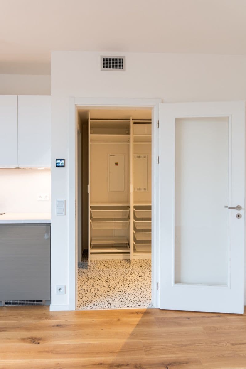 Pronájem bytu 1+kk 37 m², U Komína, Praha, Praha Pronájem bytu 1+kk 37 m², U Komína, Praha, Praha