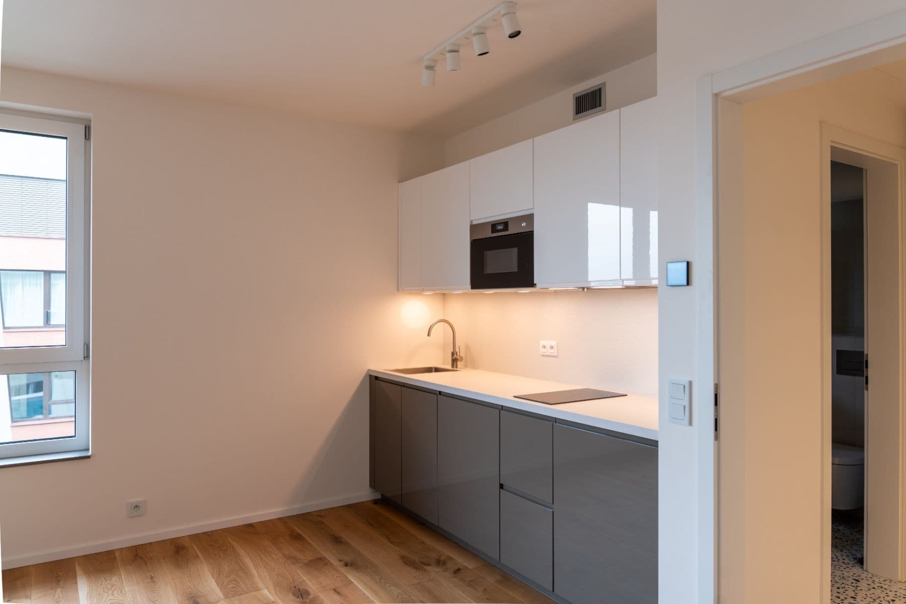 Pronájem bytu 1+kk 37 m², U Komína, Praha, Praha Pronájem bytu 1+kk 37 m², U Komína, Praha, Praha