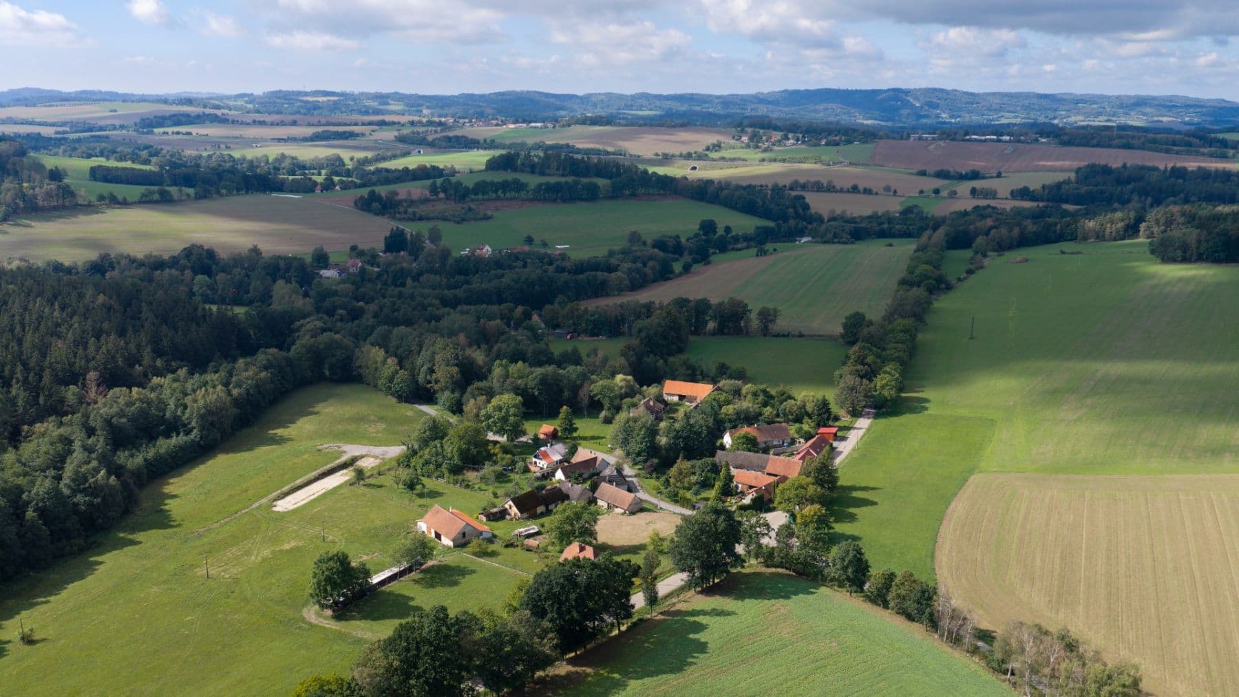 Prodej pozemku 1.052 m², Červený Újezd, Středočeský kraj Prodej pozemku 1.052 m², Červený Újezd, Středočeský kraj