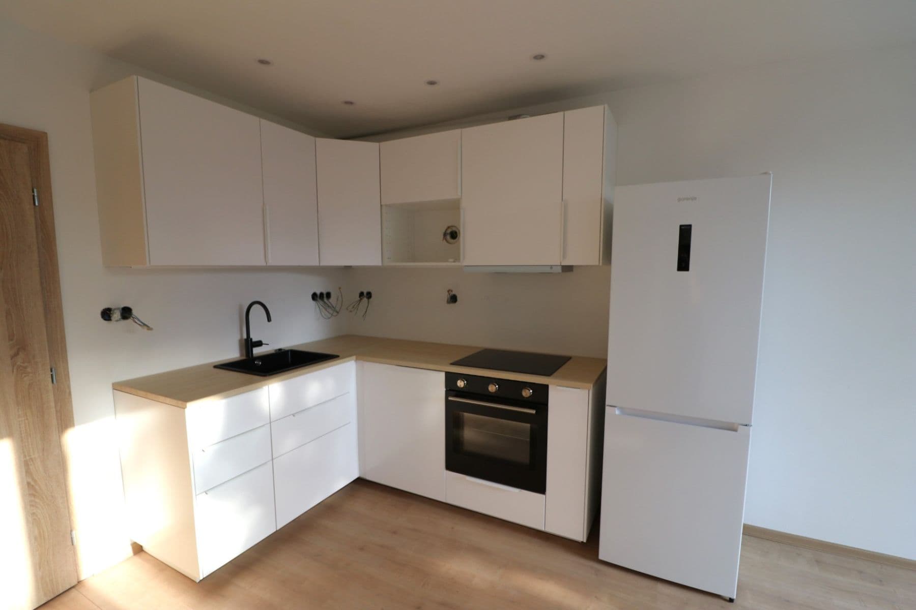 Pronájem bytu 2+kk 41 m², Pirinská, Praha, Praha Pronájem bytu 2+kk 41 m², Pirinská, Praha, Praha