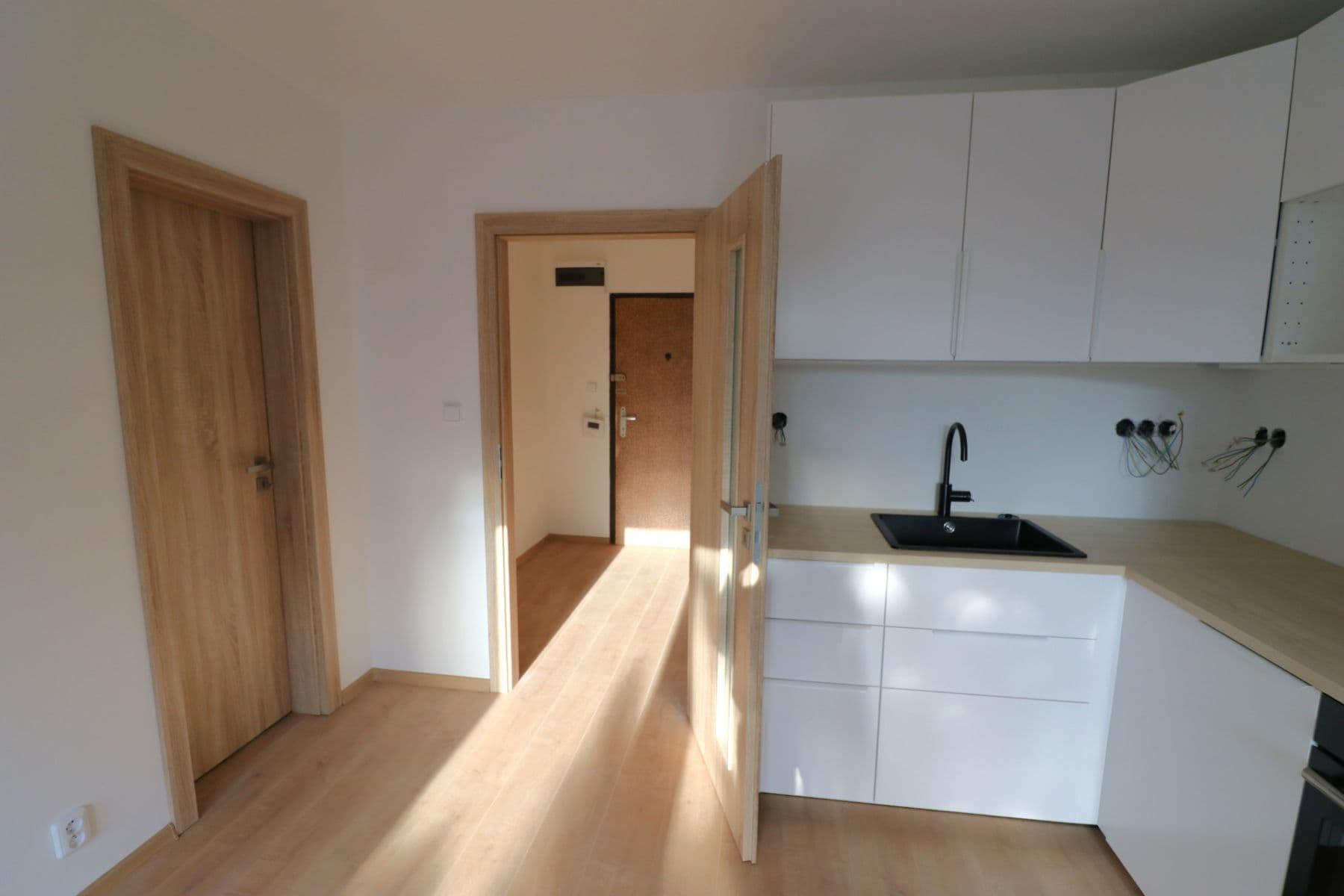 Pronájem bytu 2+kk 41 m², Pirinská, Praha, Praha Pronájem bytu 2+kk 41 m², Pirinská, Praha, Praha