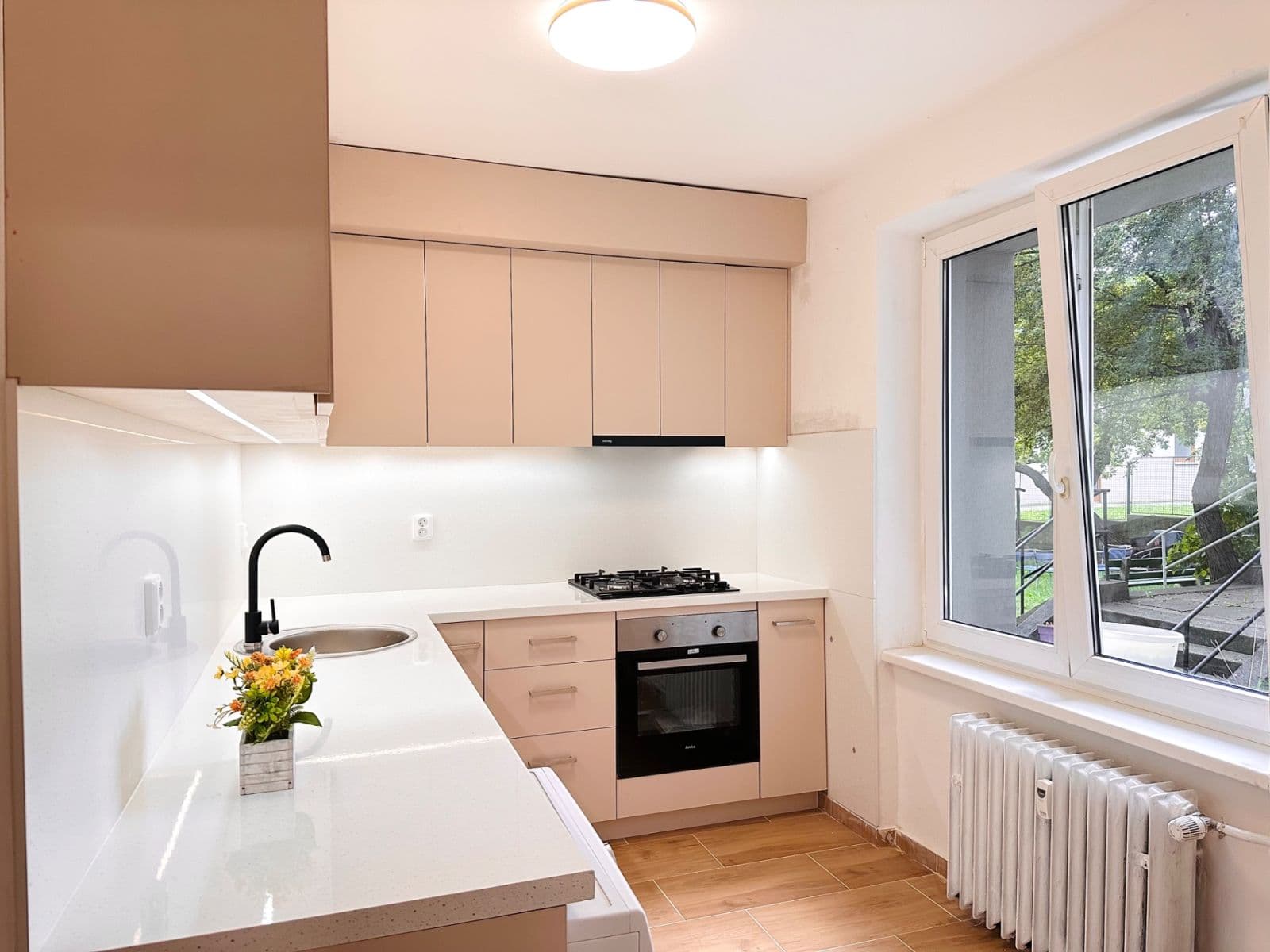 Prodej bytu 2+1 53 m², Osiková, Praha, Praha Prodej bytu 2+1 53 m², Osiková, Praha, Praha