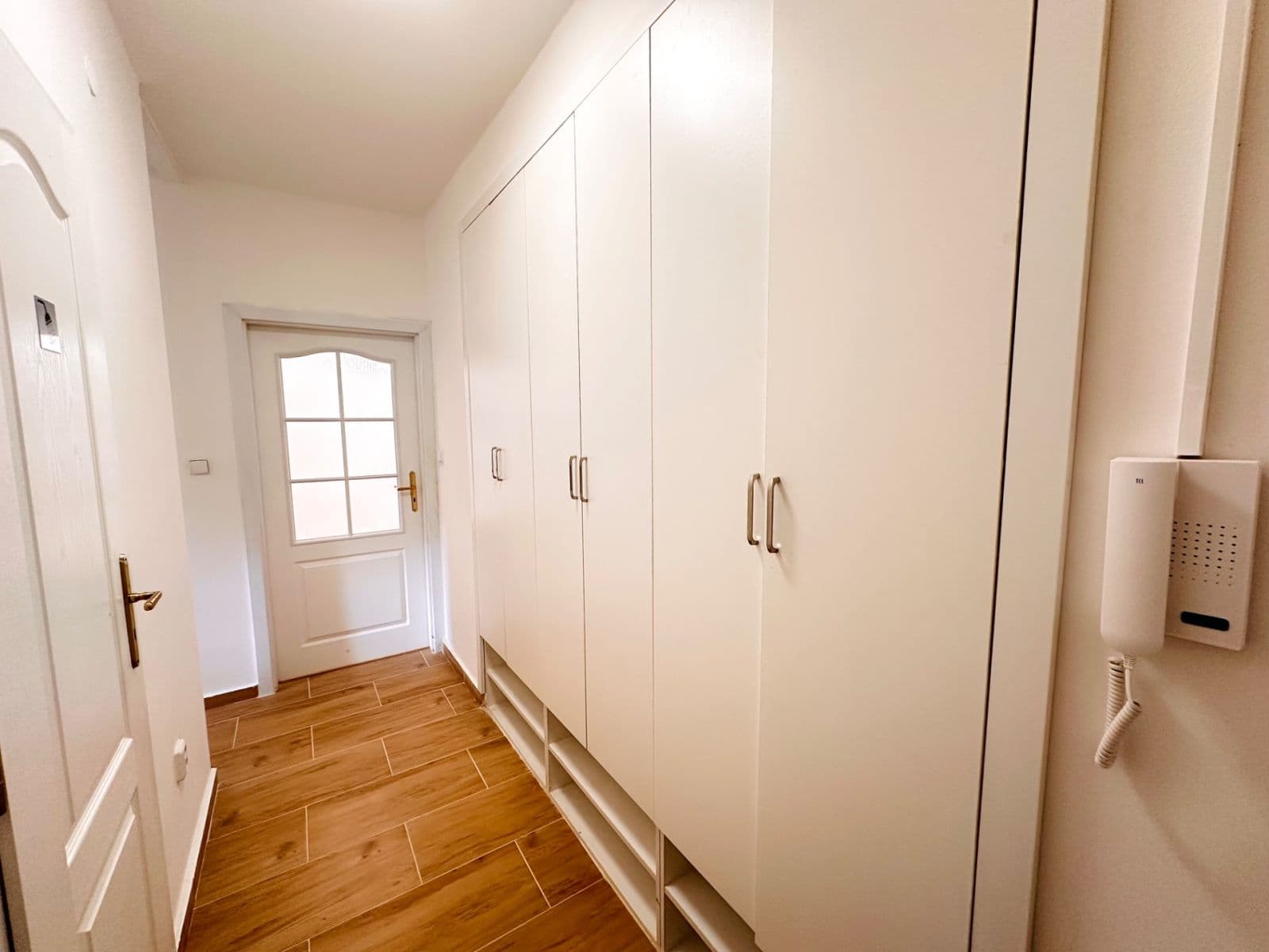 Prodej bytu 2+1 53 m², Osiková, Praha, Praha Prodej bytu 2+1 53 m², Osiková, Praha, Praha