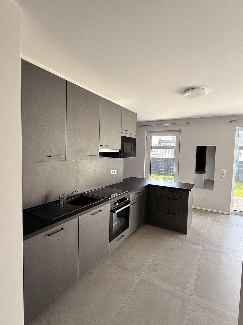 Pronájem bytu 1+1 65 m², Hümmerich, Porýní-Falc Pronájem bytu 1+1 65 m², Hümmerich, Porýní-Falc