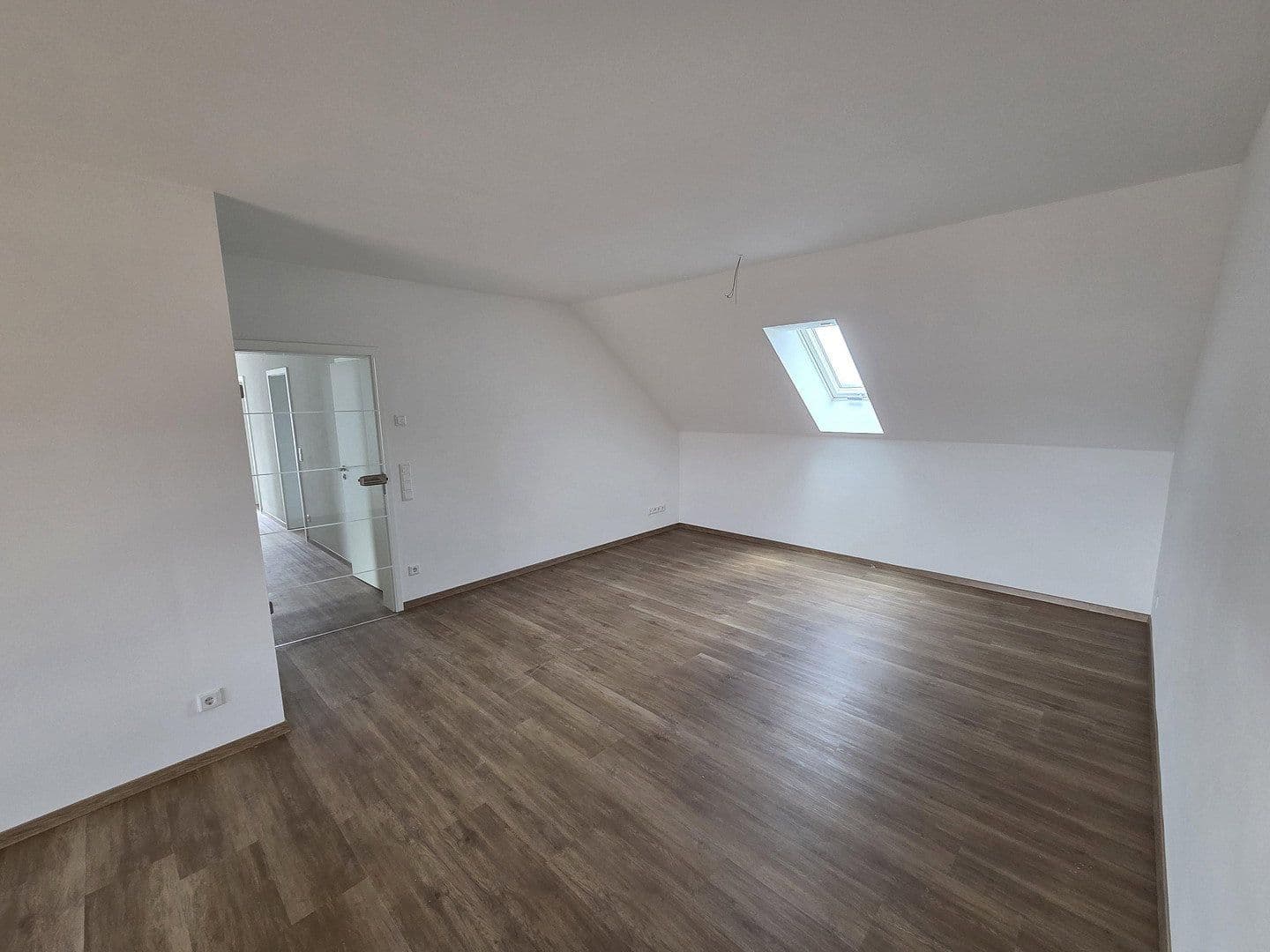 Pronájem bytu 5+1 121 m², Falkenstraße 6, Regenstauf, Bavorsko Pronájem bytu 5+1 121 m², Falkenstraße 6, Regenstauf, Bavorsko