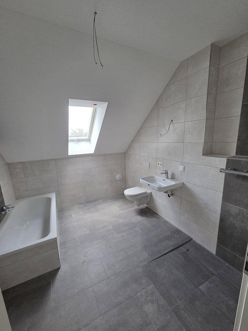 Pronájem bytu 5+1 121 m², Falkenstraße 6, Regenstauf, Bavorsko Pronájem bytu 5+1 121 m², Falkenstraße 6, Regenstauf, Bavorsko