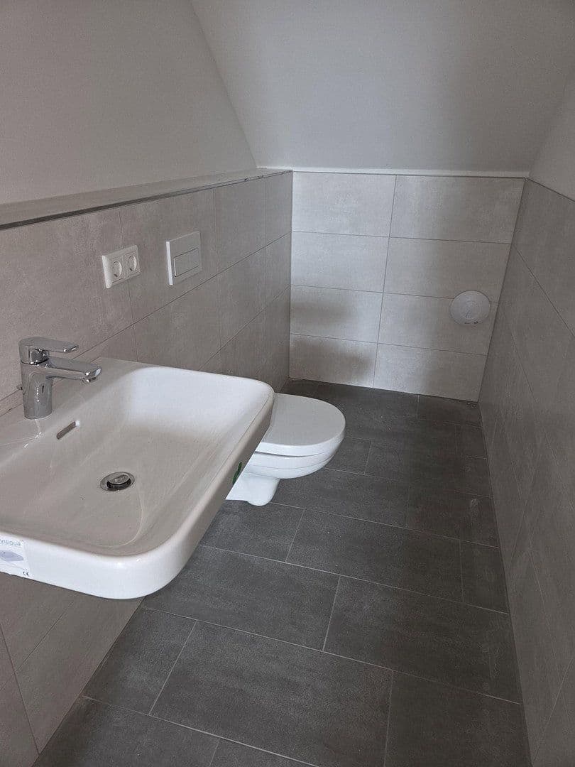Pronájem bytu 5+1 121 m², Falkenstraße 6, Regenstauf, Bavorsko Pronájem bytu 5+1 121 m², Falkenstraße 6, Regenstauf, Bavorsko