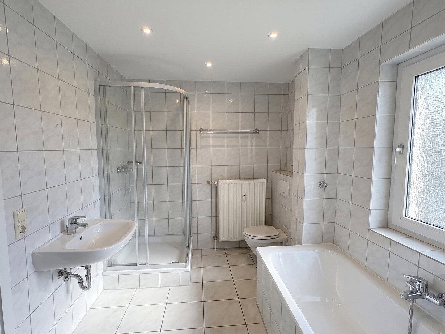 Pronájem bytu 4+1 95 m², Schönbergstraße 21, Mönchengladbach, Severní Porýní-Vestfálsko Pronájem bytu 4+1 95 m², Schönbergstraße 21, Mönchengladbach, Severní Porýní-Vestfálsko