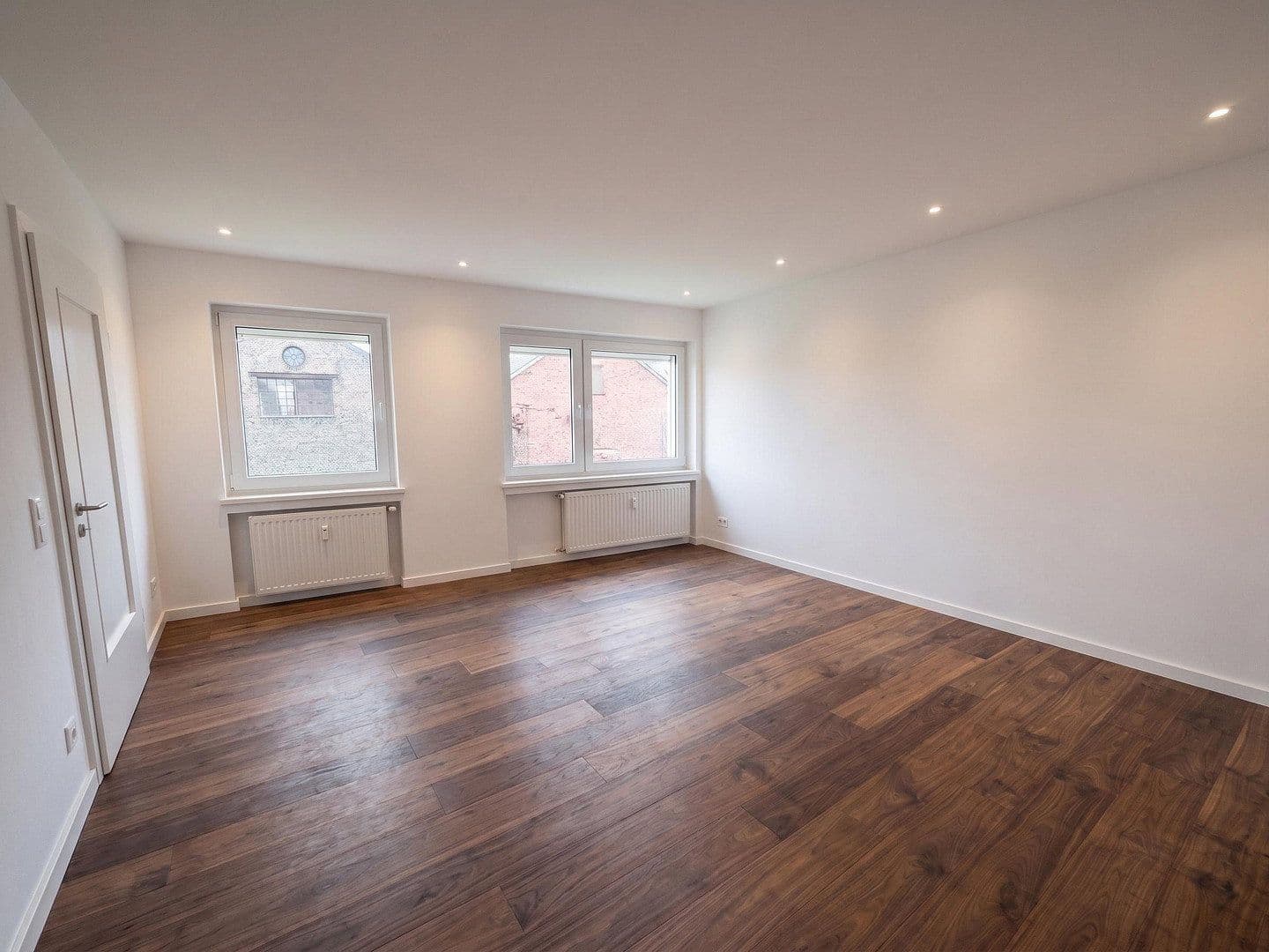 Pronájem bytu 4+1 95 m², Schönbergstraße 21, Mönchengladbach, Severní Porýní-Vestfálsko Pronájem bytu 4+1 95 m², Schönbergstraße 21, Mönchengladbach, Severní Porýní-Vestfálsko