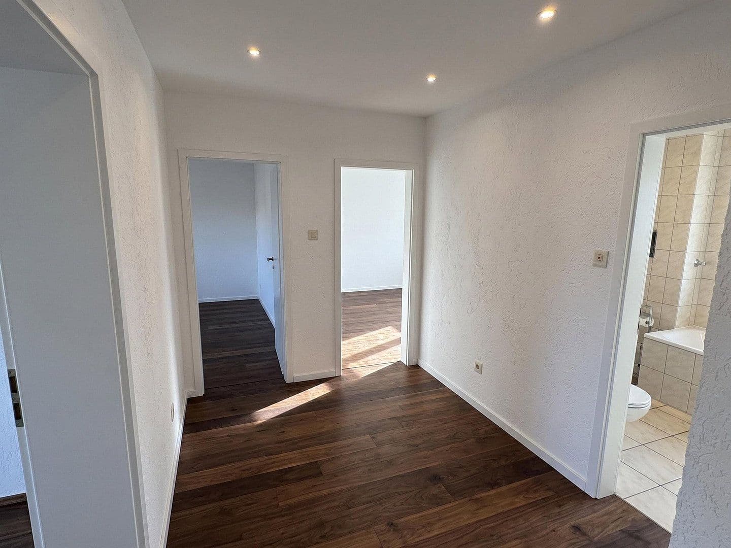 Pronájem bytu 4+1 95 m², Schönbergstraße 21, Mönchengladbach, Severní Porýní-Vestfálsko Pronájem bytu 4+1 95 m², Schönbergstraße 21, Mönchengladbach, Severní Porýní-Vestfálsko
