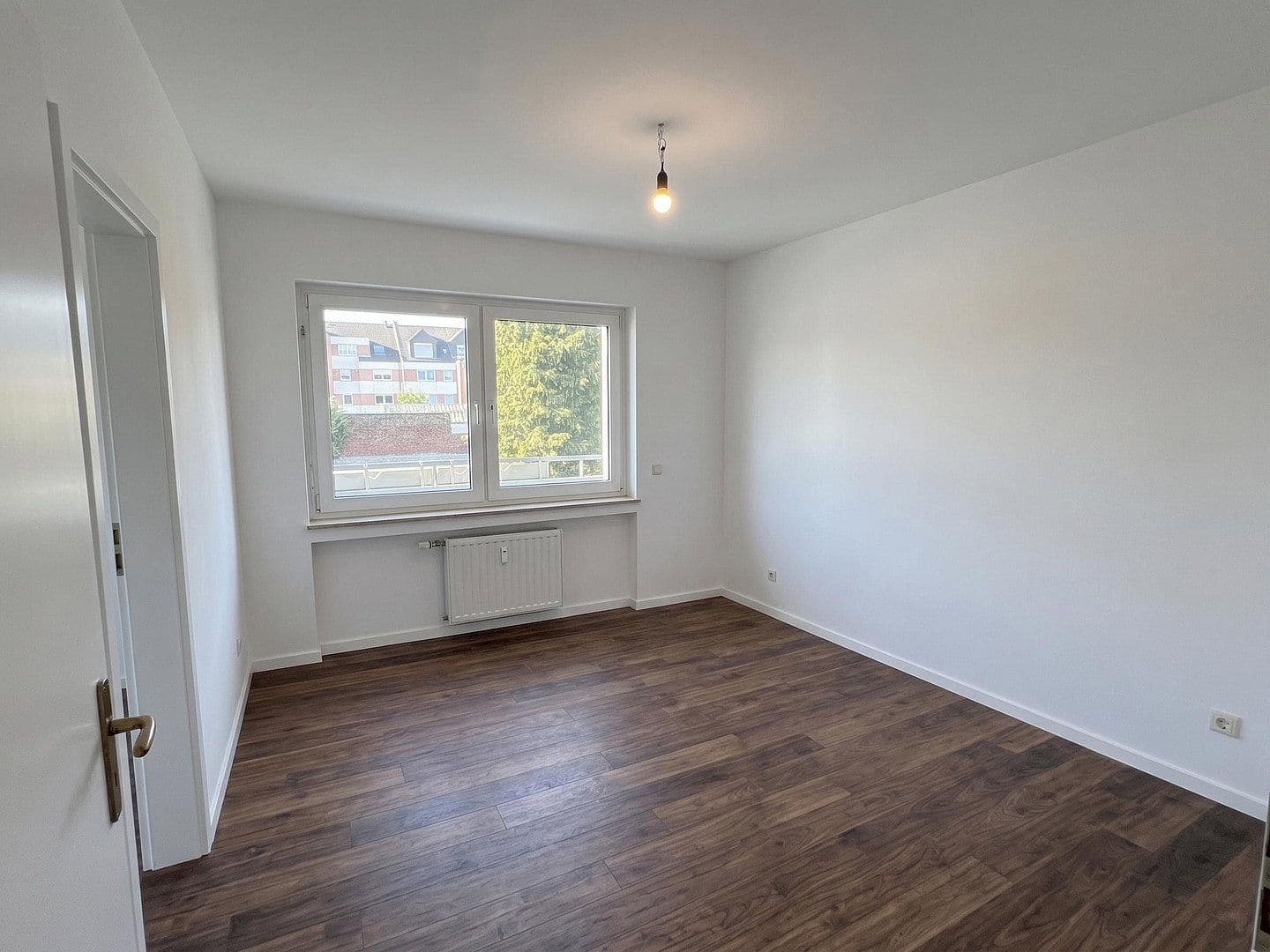 Pronájem bytu 4+1 95 m², Schönbergstraße 21, Mönchengladbach, Severní Porýní-Vestfálsko Pronájem bytu 4+1 95 m², Schönbergstraße 21, Mönchengladbach, Severní Porýní-Vestfálsko
