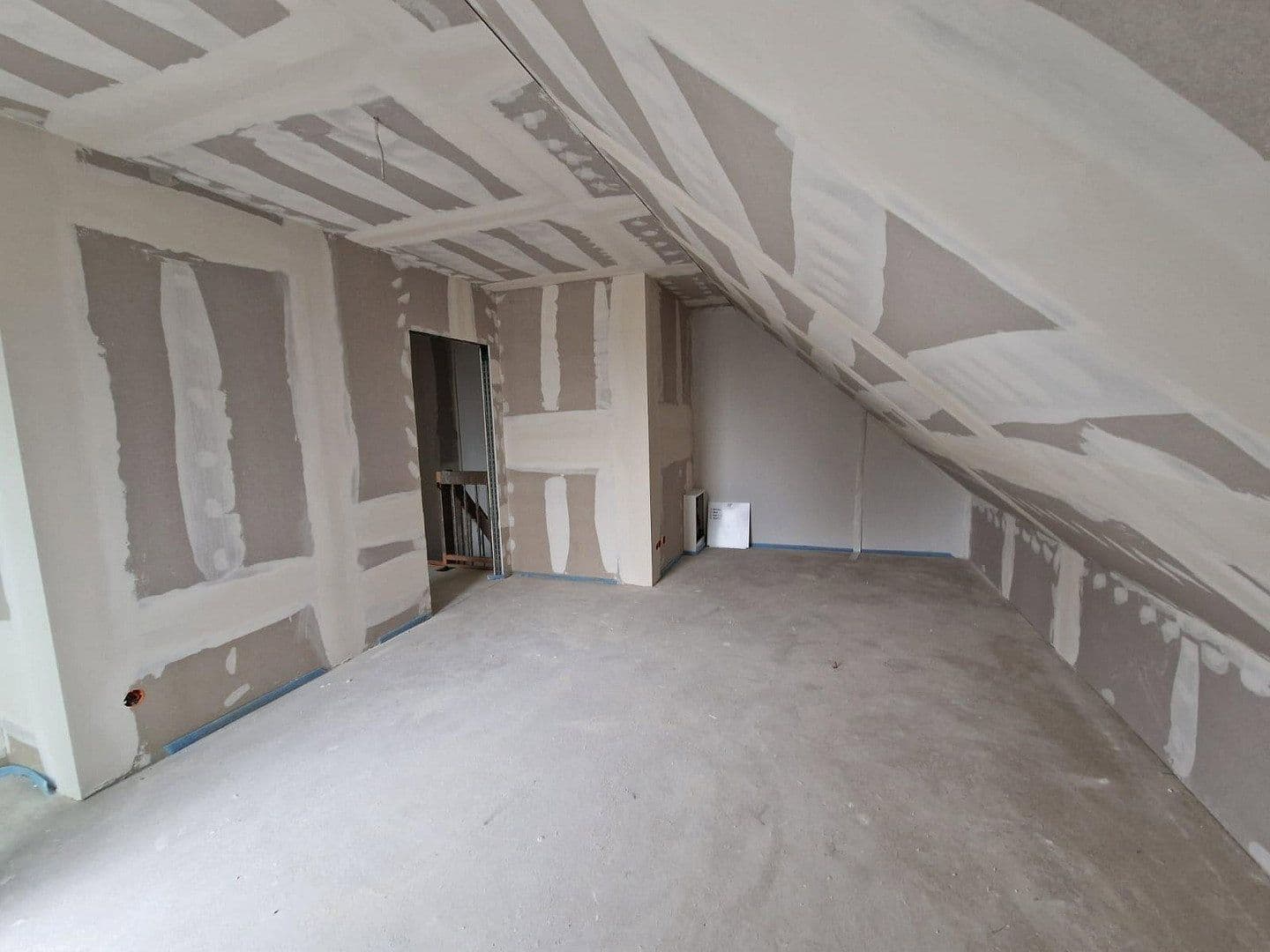 Pronájem domu 156 m², pozemek 250 m², Peterstr. 34, Niederkassel, Severní Porýní-Vestfálsko Pronájem domu 156 m², pozemek 250 m², Peterstr. 34, Niederkassel, Severní Porýní-Vestfálsko