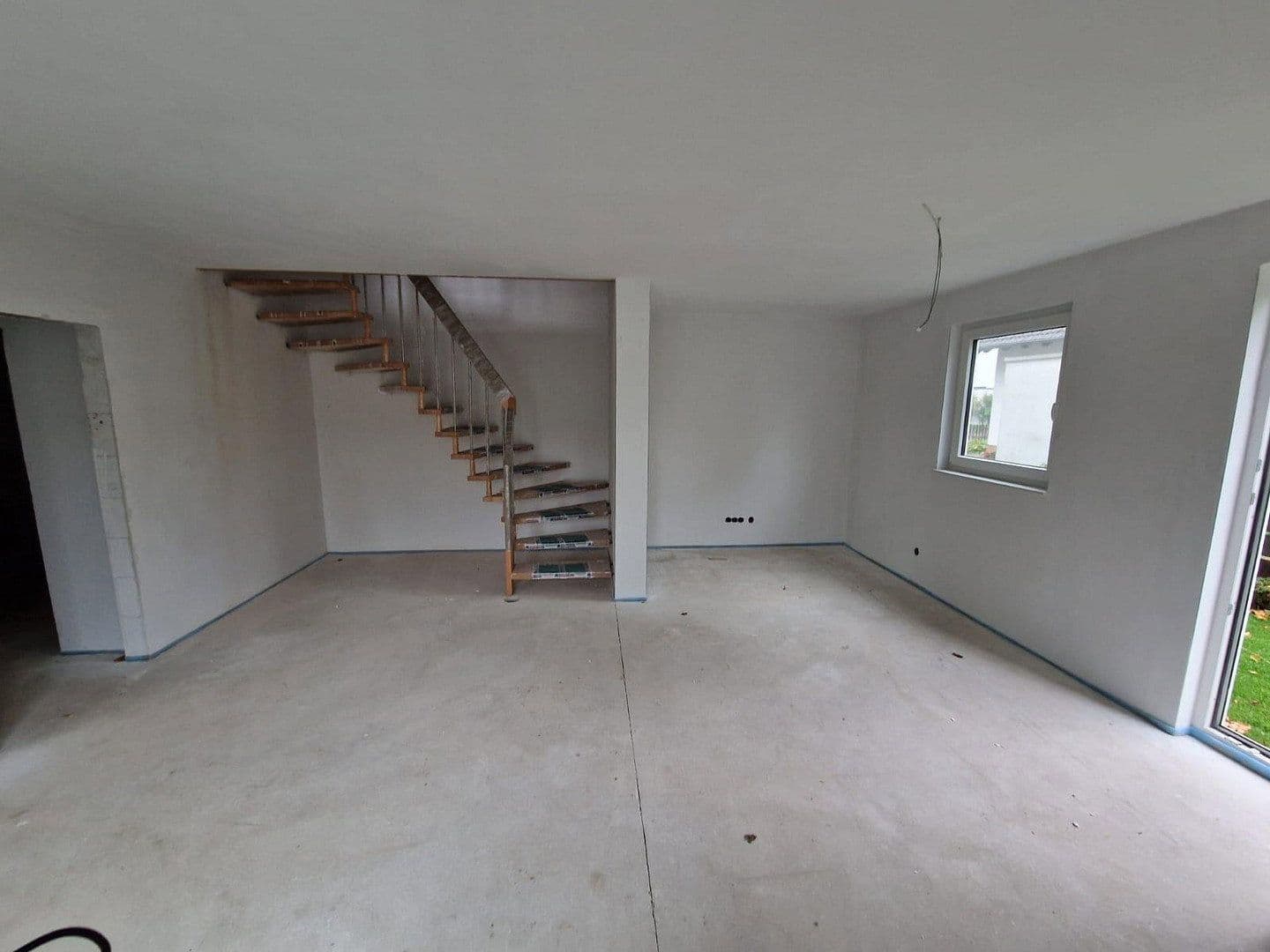 Pronájem domu 156 m², pozemek 250 m², Peterstr. 34, Niederkassel, Severní Porýní-Vestfálsko Pronájem domu 156 m², pozemek 250 m², Peterstr. 34, Niederkassel, Severní Porýní-Vestfálsko