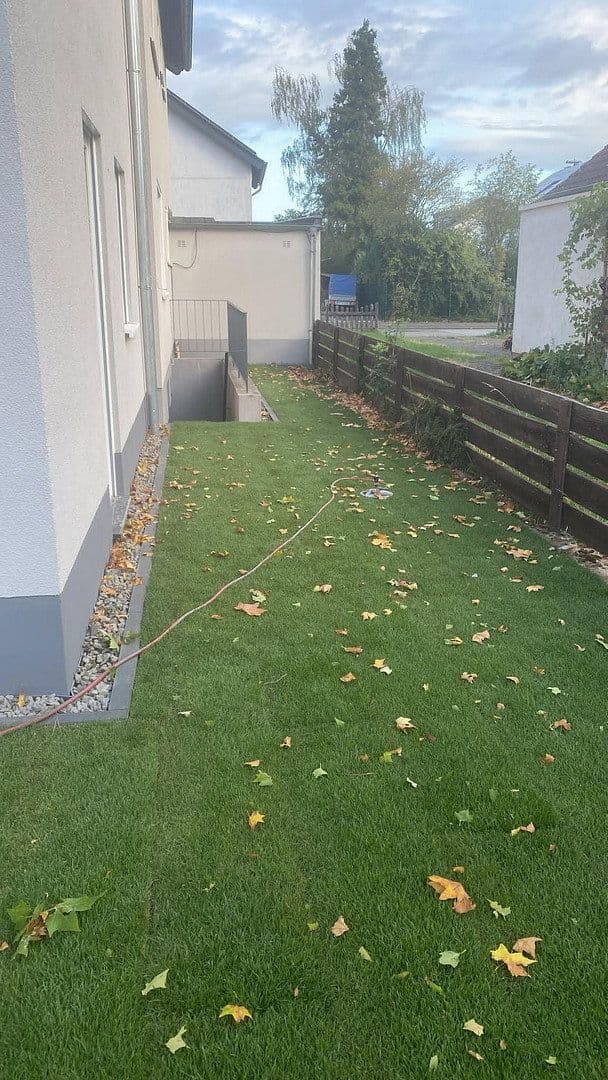Pronájem domu 156 m², pozemek 250 m², Peterstr. 34, Niederkassel, Severní Porýní-Vestfálsko Pronájem domu 156 m², pozemek 250 m², Peterstr. 34, Niederkassel, Severní Porýní-Vestfálsko