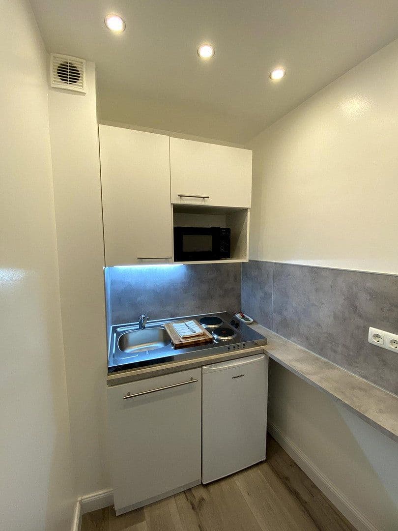 Pronájem bytu 1+1 27 m², Düsseldorf, Severní Porýní-Vestfálsko Pronájem bytu 1+1 27 m², Düsseldorf, Severní Porýní-Vestfálsko