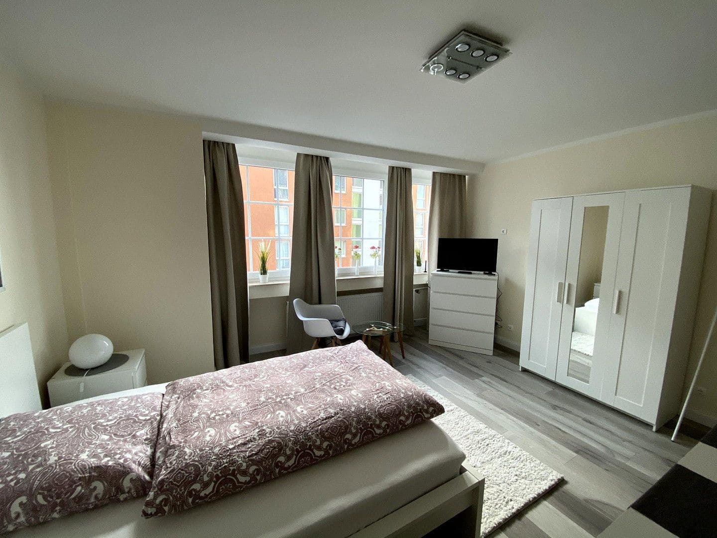 Pronájem bytu 1+1 27 m², Düsseldorf, Severní Porýní-Vestfálsko Pronájem bytu 1+1 27 m², Düsseldorf, Severní Porýní-Vestfálsko