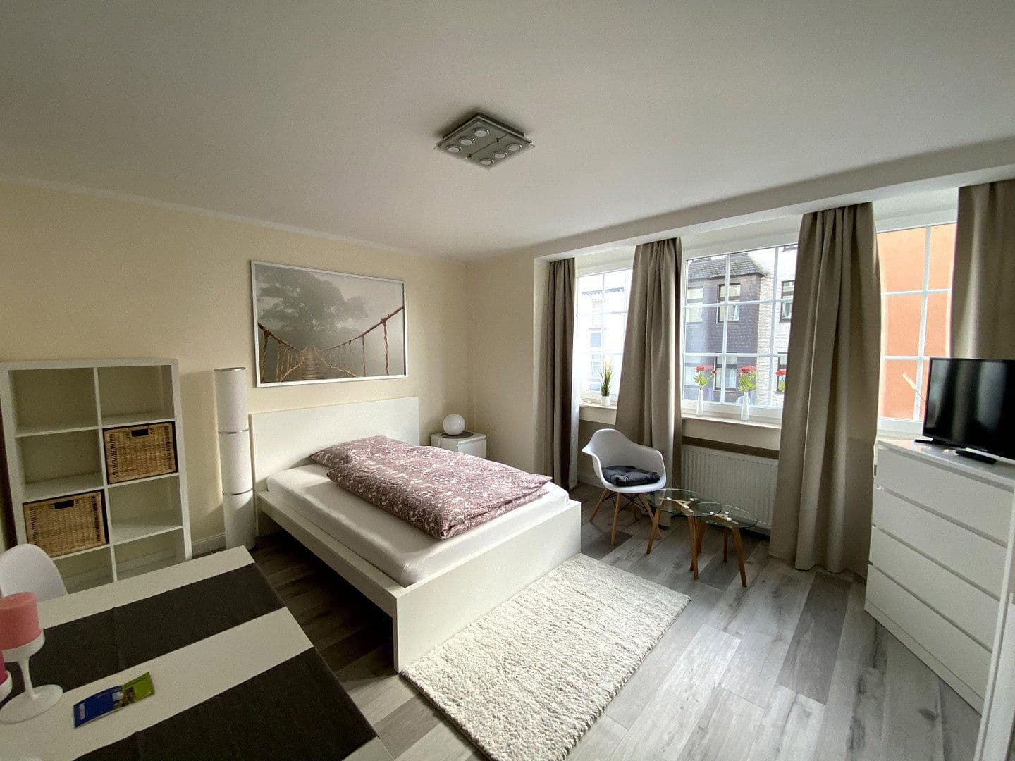 Pronájem bytu 1+1 27 m², Düsseldorf, Severní Porýní-Vestfálsko Pronájem bytu 1+1 27 m², Düsseldorf, Severní Porýní-Vestfálsko