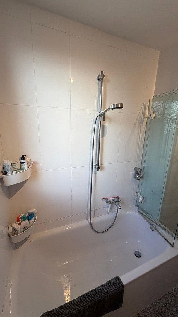 Pronájem bytu 3+1 78 m², Viktoriaalle 48, Cáchy, Severní Porýní-Vestfálsko Pronájem bytu 3+1 78 m², Viktoriaalle 48, Cáchy, Severní Porýní-Vestfálsko