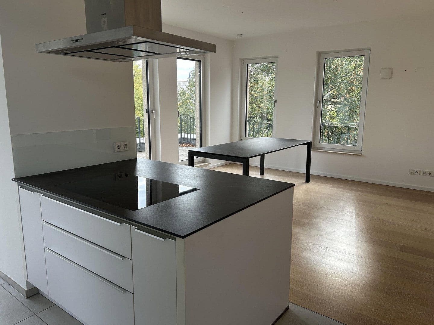 Pronájem bytu 3+1 143 m², Hegelallee 25, Potsdam, Braniborsko Pronájem bytu 3+1 143 m², Hegelallee 25, Potsdam, Braniborsko
