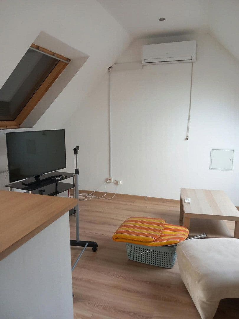 Pronájem bytu 2+1 70 m², Düsseldorf, Severní Porýní-Vestfálsko Pronájem bytu 2+1 70 m², Düsseldorf, Severní Porýní-Vestfálsko
